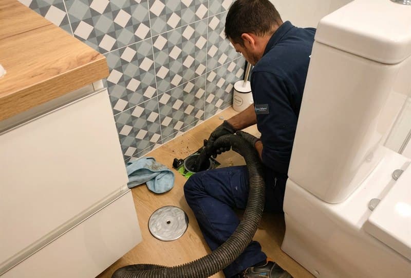 Desatasco de un bajante en una vivienda particular de Noia